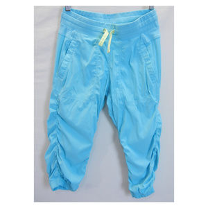 IVIVVA by LULULEMON Live To Move Capri Crop Pants